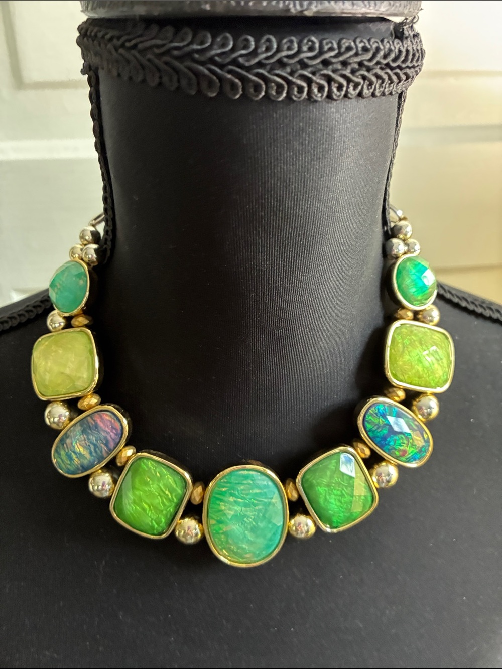 256 Green Faux Opal Statement Necklace